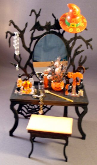 Spooky Make Up table, half scale - Click Image to Close